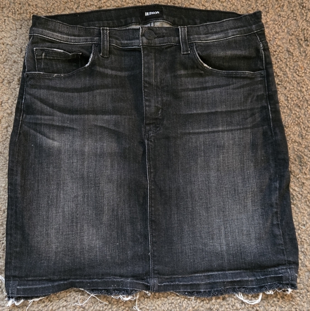 Hudson Robbie Midrise Black Pencil Skirt Raw Hem Size 31